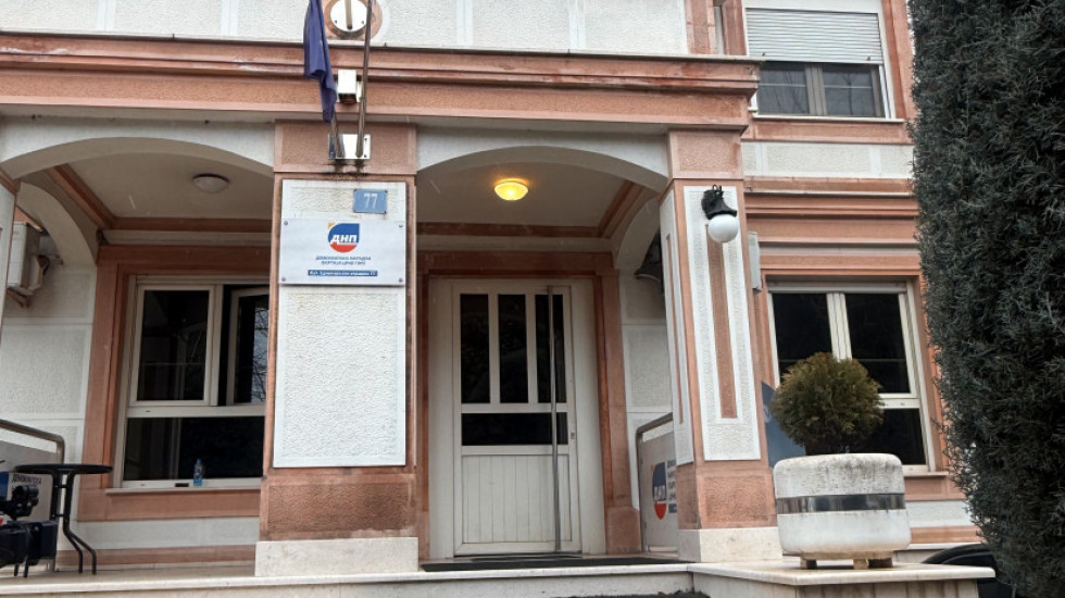 DNP zapretio izlaskom iz Vlade Crne Gore ako ne bude podrške inicijativama o srpskom jeziku i Zeti