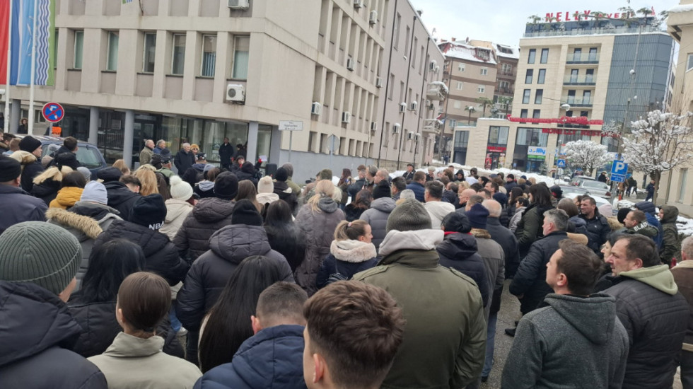 Lozničani protestovali jer danima nemaju struju i vodu, gradonačelnica poručila da će problem biti rešen za 72 sata