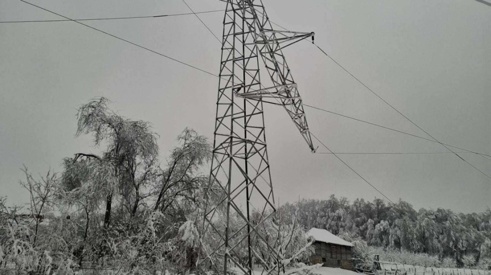 Vanredna situacija u 11 opština i gradova u Srbiji: Otklonjen kvar na dalekovodu Arilje-Ivanjica, struja stiže postepeno
