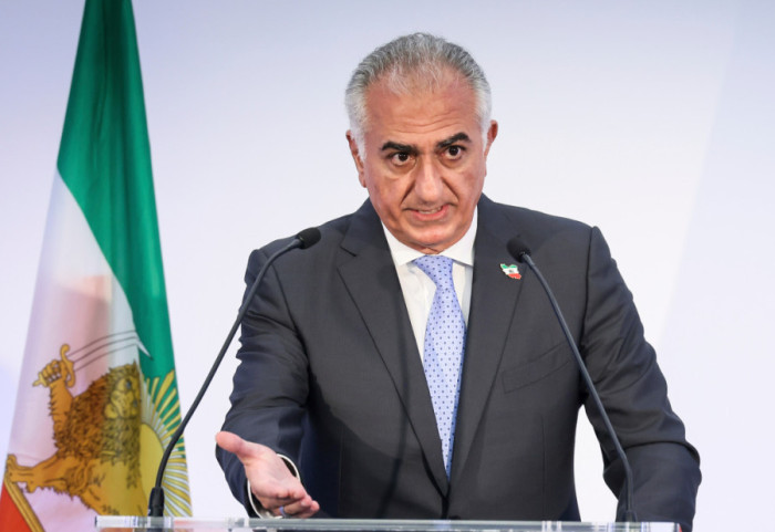 Ko je Reza Pahlavi, čiji povratak iz egzila traže demonstranti u Iranu