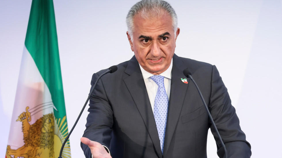 Ko je Reza Pahlavi, čiji povratak iz egzila traže demonstranti u Iranu