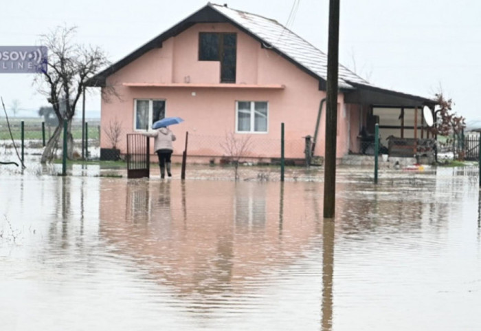 (FOTO) Izlila se Sitnica, poplavljeno više sela u opštini Gračanica