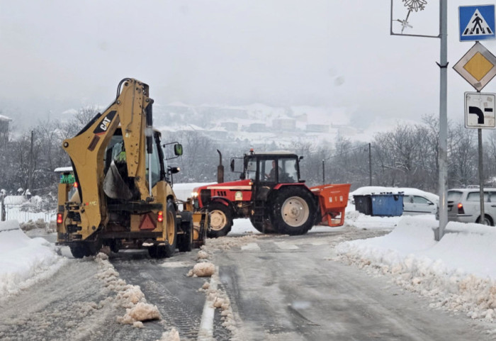 Bez struje 964 domaćinstva u Loznici, snežni pokrivač prelazi pola metra u selima kod Prijepolja