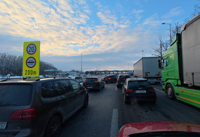 AMSS: Teretnjaci na Batrovcima na izlazu iz Srbije čekaju sedam sati