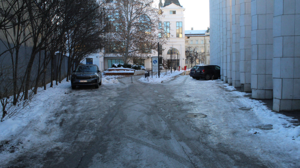 RHMZ pozvao na oprez zbog poledice, tokom dana sporo otapanje snega