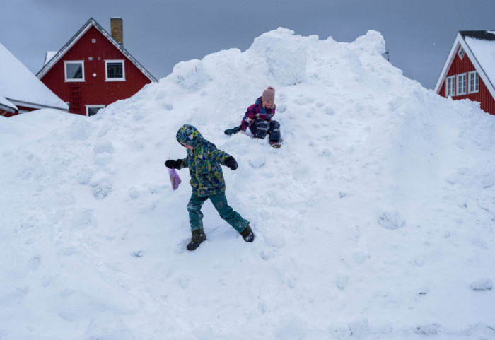 Deci u turskom gradu u kojem godinama nije bio snežnih padavina kamionima dovezli sneg