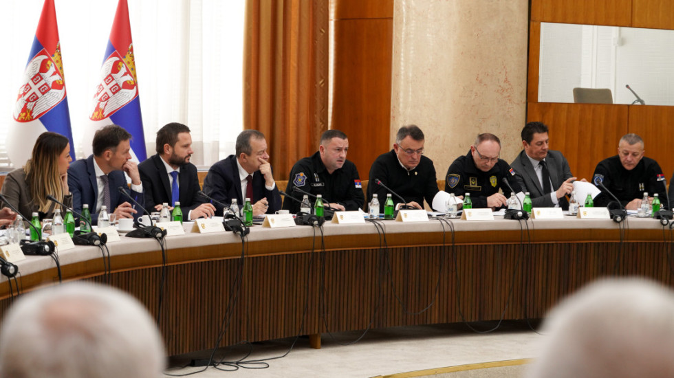 Zasedao Štab za vanredne situacije: Nadoknada štete za građane deset gradova i opština, bez struje oko 13.600 potrošača