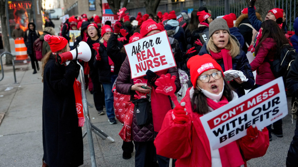 (FOTO) Paralisan zdravstveni sistem u Njujorku: Više od 15.000 medicinskih sestara i tehničara stupilo u štrajk