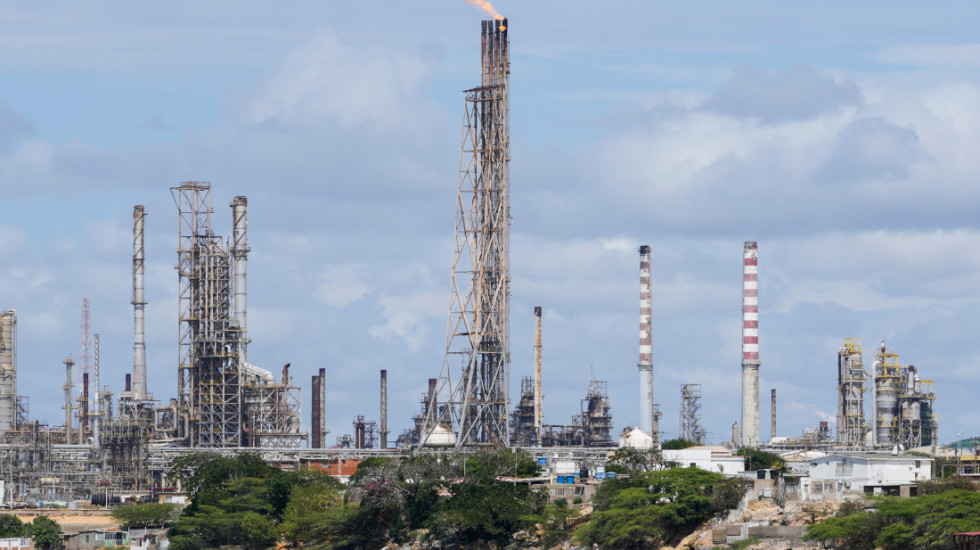 Posao vredan 500 miliona dolara: SAD prodale prvu venecuelansku naftu, prihod se deli na tri dela