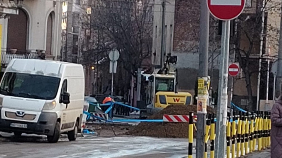 Saniran kvar na raskrsnici na Vračaru: Saobraćaj nije normalizovan, bez vode u delu Kičevske zbog drugog kvara