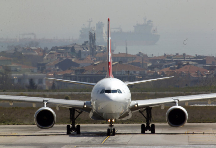 Avion Turkiš erlajnza prinudno sleteo u Barselonu zbog dojave o bombi, pretnju aktivirao putnik