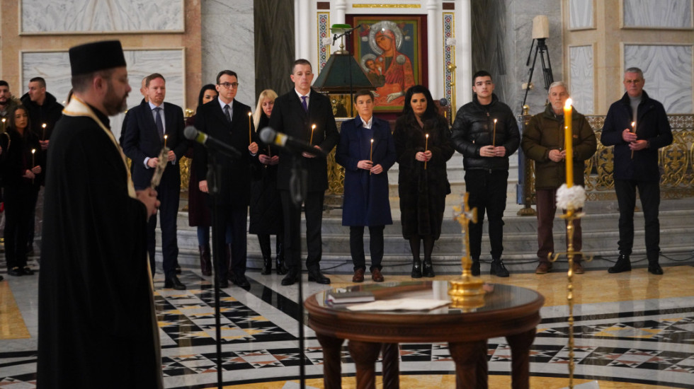 (FOTO) Osam godina od ubistva Olivera Ivanovića: Održan pomen u Hramu Svetog Save