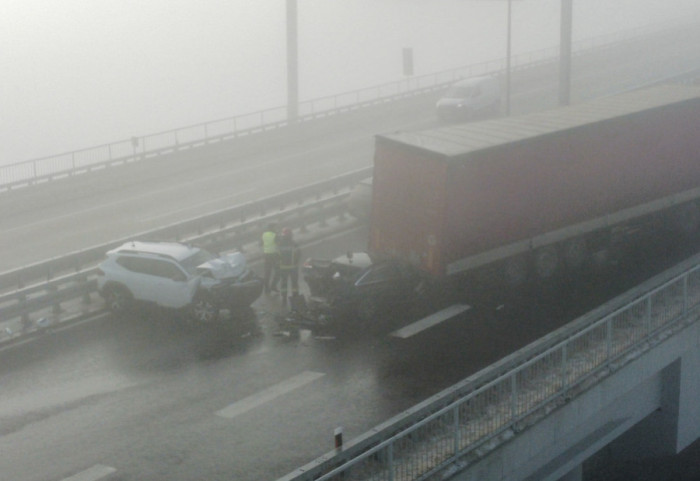 (FOTO) Saobraćajna nezgoda ispred tunela Munjino Brdo: Povređene četiri osobe u sudaru više vozila, jedna teže
