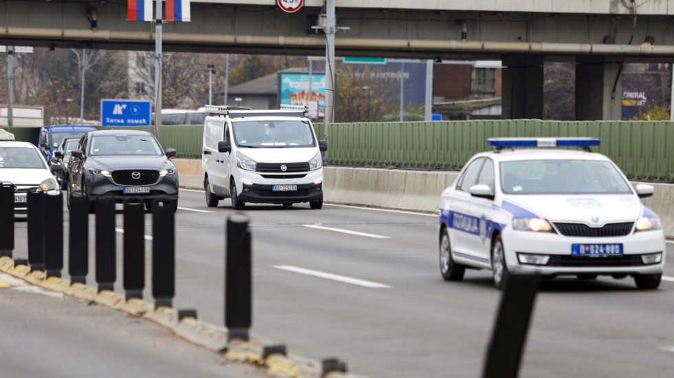 AMSS: Oprezno vozite zbog mogućnosti poledice, teretnjaci čekaju do pet sati na Batrovcima