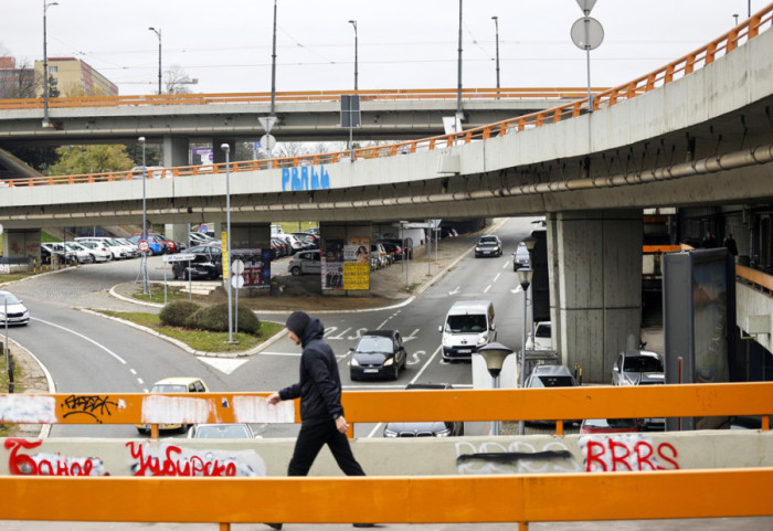 AMSS: Oprez zbog vlažnih kolovoza, teretnjaci čekaju na Horgošu pet sati