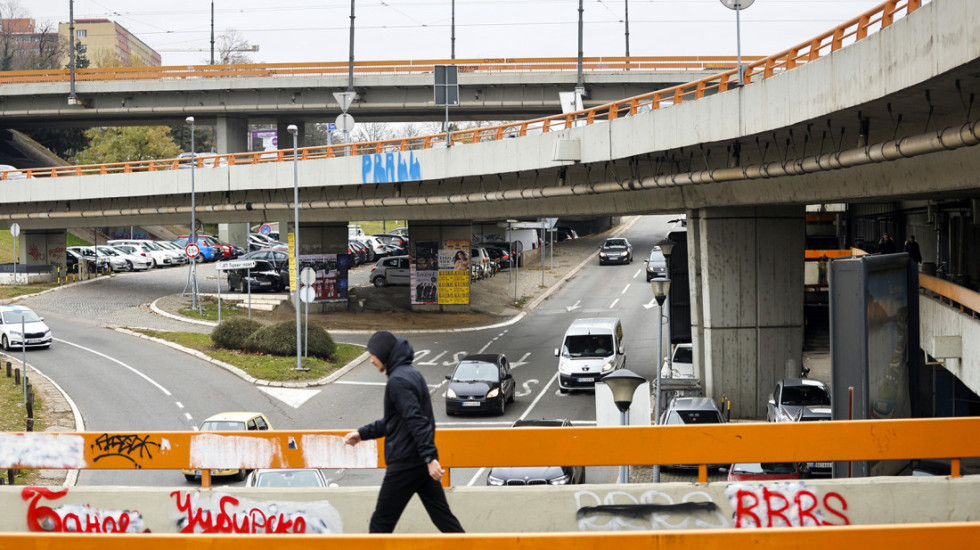 AMSS: Oprez zbog vlažnih kolovoza, teretnjaci čekaju na Horgošu pet sati