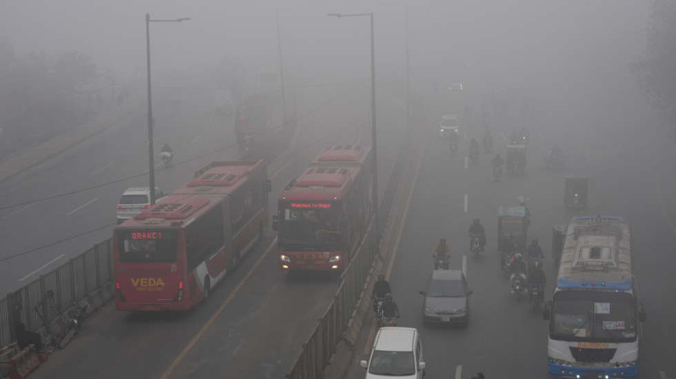 Najmanje 24 osobe poginule, 45 povređeno u dve saobraćajne nesreće u Pakistanu