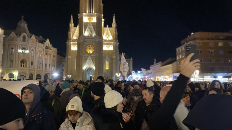 (FOTO) "Šta znači pobeda?": Protest studenata u blokadi u Novom Sadu