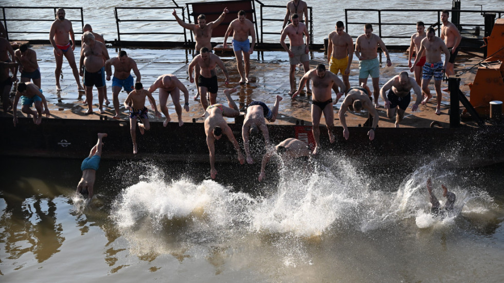 Širom Srbije održano plivanje za Časni krst: "Bio je baš hladan dan, ali nam je svima puno srce"
