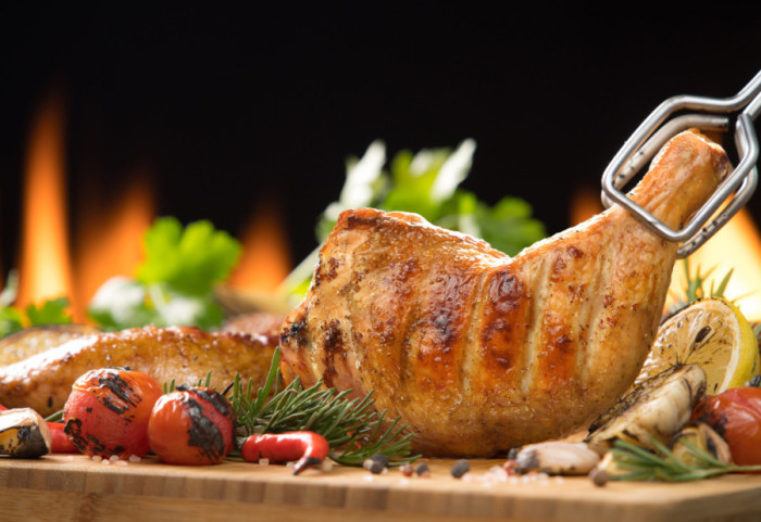 Sočna iznutra, a spolja "zlatna": Kako sprečiti da piletina nikad ne ispadne suva