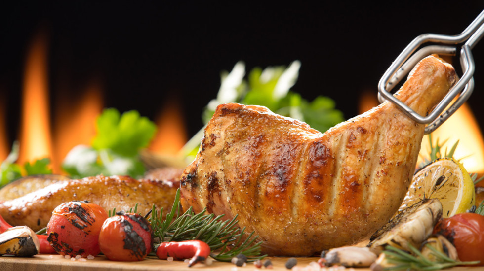 Sočna iznutra, a spolja "zlatna": Kako sprečiti da piletina nikad ne ispadne suva