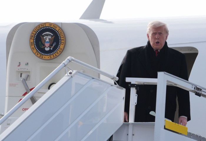 Tramp stigao u Davos posle tehničkih problema na avionu