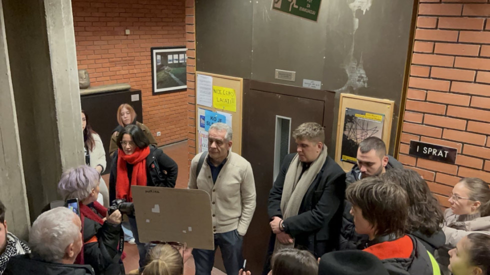 Uprava Filozofskog fakulteta obećala da će obavestiti Upravni sud o potrebi angažovanja profesorke Jelene Kleut