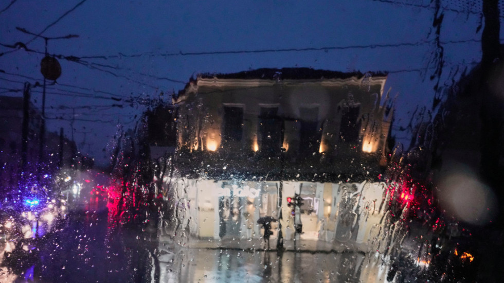 Tornado pogodio Krf: Vetar nosio crepove sa krovova, lomio drveće i izazvao nestanak struje