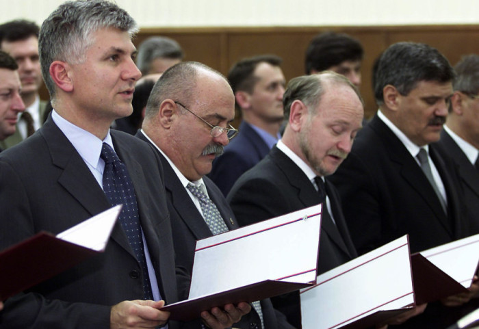 (INFOGRAFIKA) Četvrt veka od prve vlade nakon Petog oktobra: Ko su bili ministri pod premijerskom palicom Zorana Đinđića