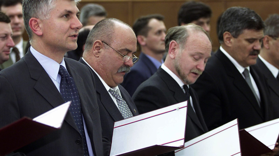 (INFOGRAFIKA) Četvrt veka od prve vlade nakon Petog oktobra: Ko su bili ministri pod premijerskom palicom Zorana Đinđića