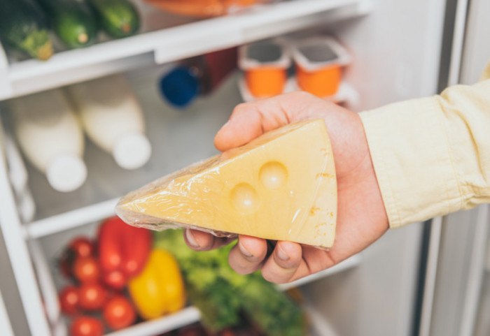 Kako da sprečite buđanje sira u frižideru uz jednostavan kuhinjski trik