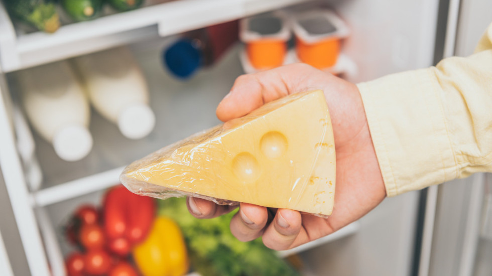 Kako da sprečite buđanje sira u frižideru uz jednostavan kuhinjski trik