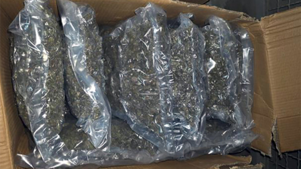 Zaplenjeno 100 kilograma marihuane u garaži u Beogradu, uhapšen muškarac (29)