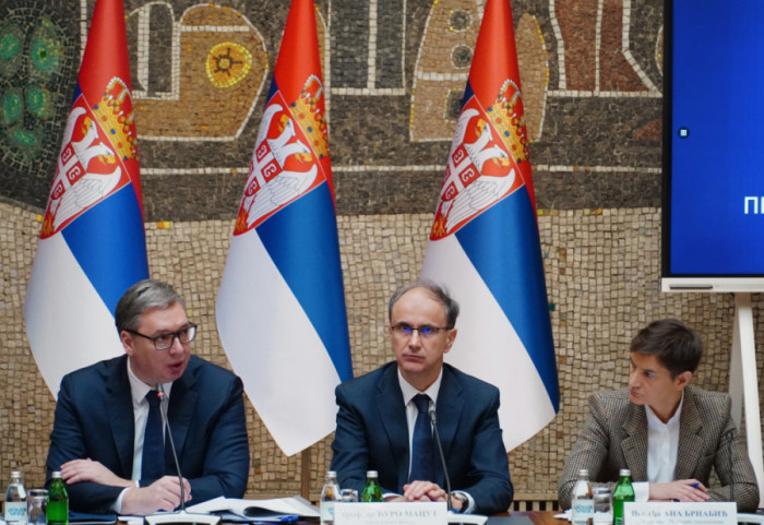 Vučić sa sednice Vlade poručio ministrima: Ili radite ili smena, nema odmora u ovako teškim vremenima