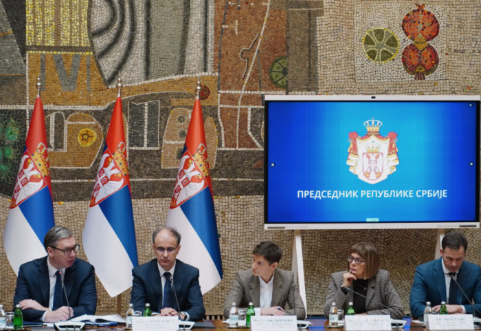 (FOTO) Vučić sa sednice Vlade poručio ministrima: Ili radite ili smena, nema odmora u ovako teškim vremenima