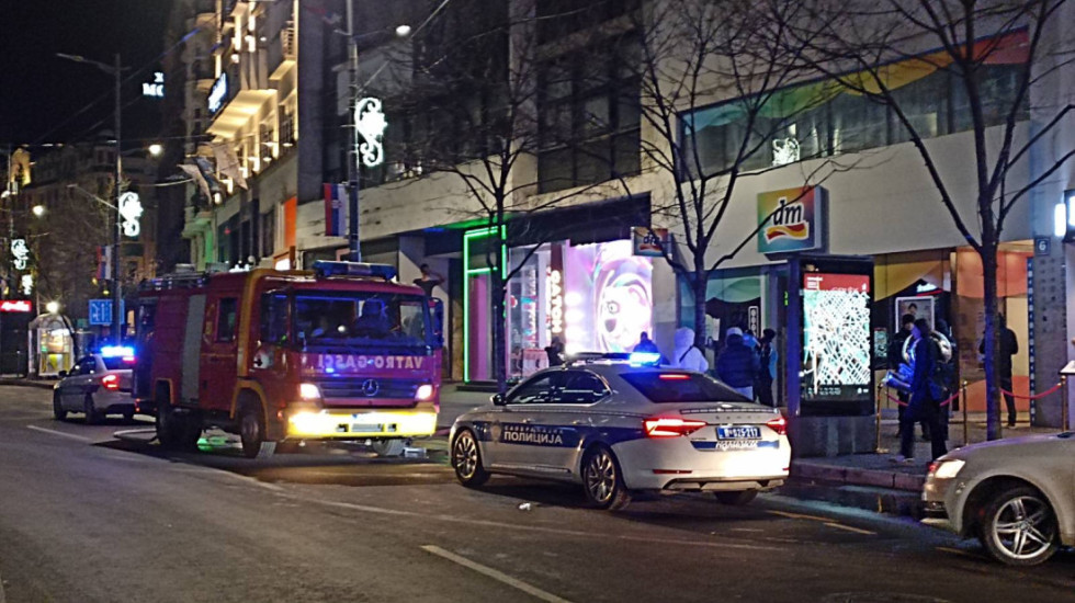 Lokalizovan požar u stanu na Terazijama: Jedna osoba zadobila opekotine, 30 vatrogasaca na terenu