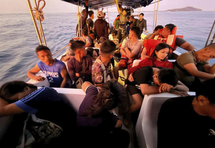 U nesreći na trajektu na Filipinima poginulo 15 ljudi, traga se za 28 osoba