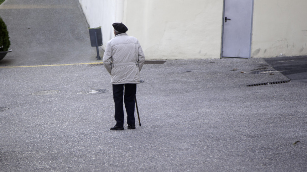 Slep muškarac iz Lebana zbrinut posle objave na društvenim mrežama: Živeo u oronuloj kući bez grejanja