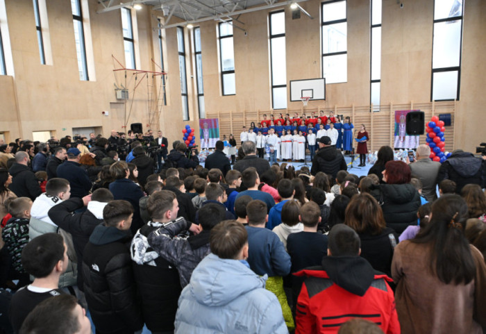 (FOTO) Vučić na otvaranju rekonstruisane škole u Trsteniku: Jedino znanje niko nikada ne može da vam oduzme