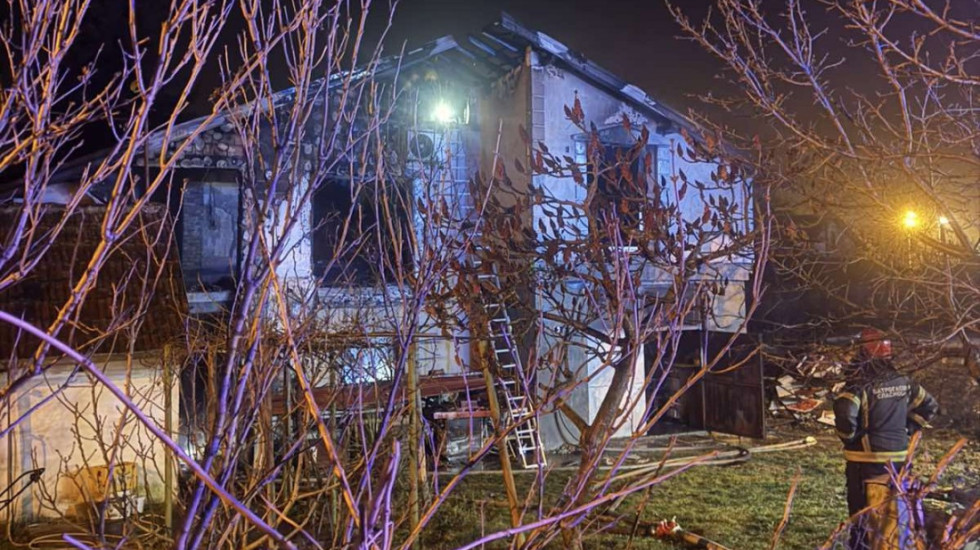 Starija žena i pas nastradali u požaru u kući u naselju Umka