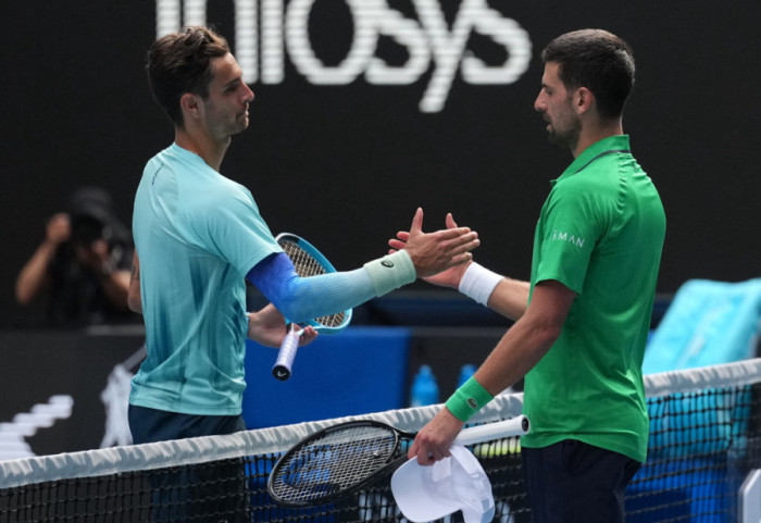 (FOTO) Đoković u polufinalu Australijan opena, Muzeti vodio i predao meč