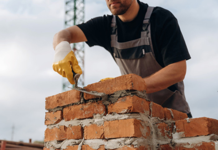 Tržištu rada najviše fale zanatlije: Plata zidara 226.500 dinara, mehaničara 220.000, potražnja u IT sektoru opada