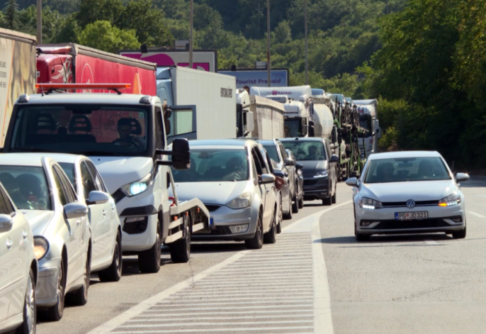 Prevoznici odlučili da ponovo započnu blokade: Još se pregovara o datumu
