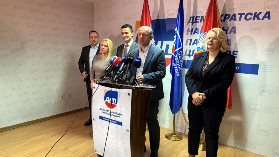 (FOTO) Knežević: DNP otkazao podršku vladi Milojka Spajića i lokalnoj vlasti u Podgorici