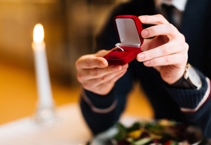 Na kojoj se ruci nosi verenički prsten?