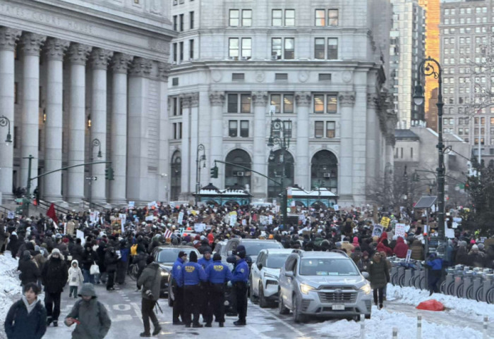 Protesti u SAD protiv Trampove imigracione politike: Učenici izašli sa nastave, zatvorena preduzeća