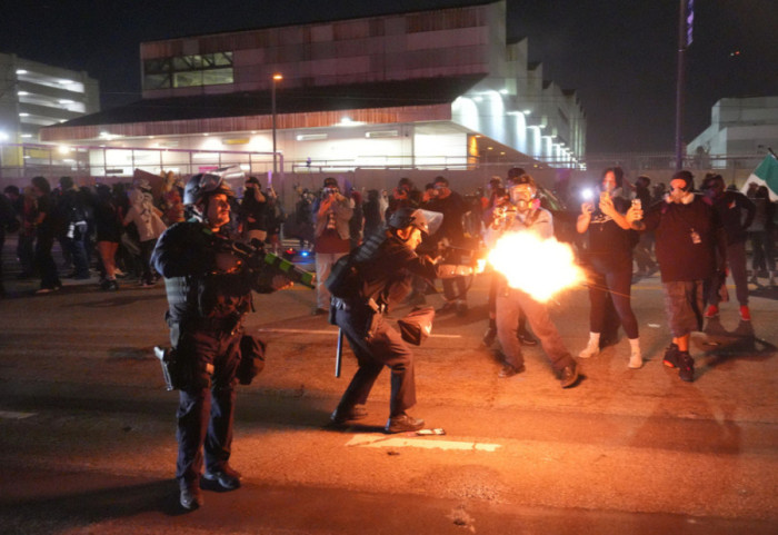 Demonstranti se sukobili sa federalnim agentima u centru Los Anđelesa