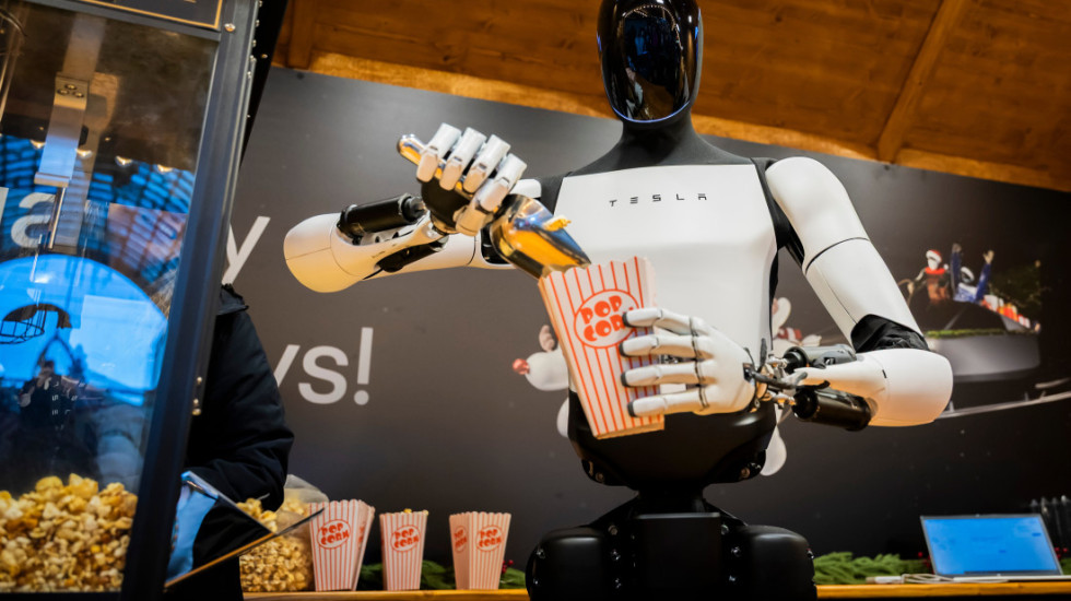 Tesla usmerava fokus ka humanoidnim robotima