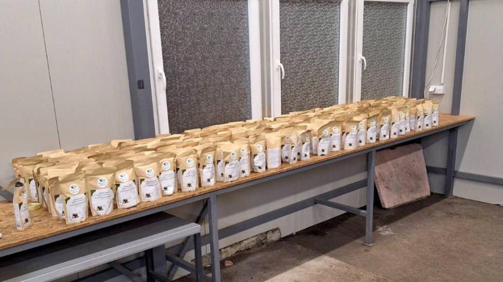 (FOTO) Sprečen pokušaj krijumčarenja čaja za mršavljenje: Vrednost zaplene na prelazu Šid 750.000 dinara