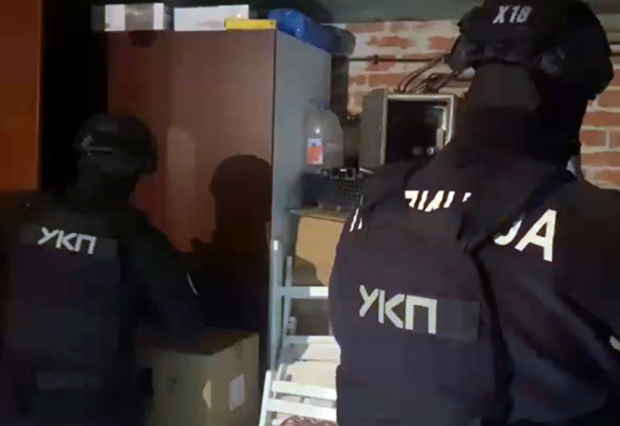 Zaplenjeno 15 kilograma kokaina u kamionu: Uhapšena trojica muškaraca